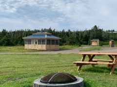 Bâtiment rassembleur au camping municipal